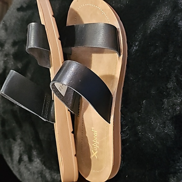 Sandals - Picture 3 of 3